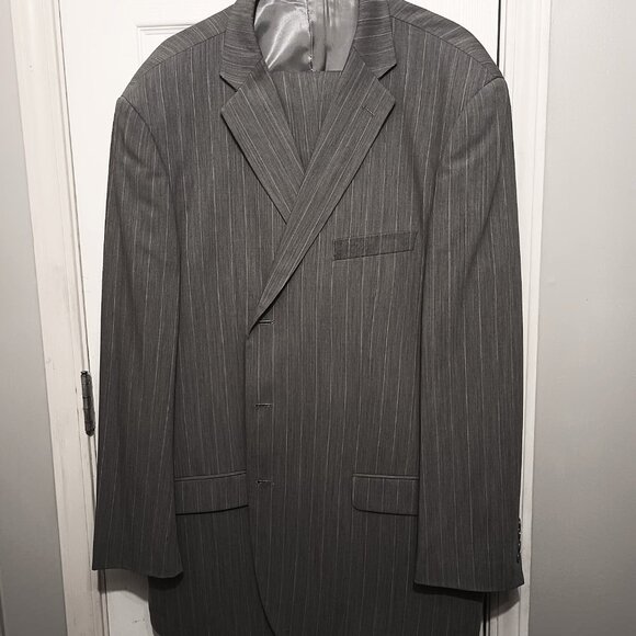 Emanuel Ungaro Men 2 Piece Light Gray Pin Stripped Suit 50L - Picture 4 of 16